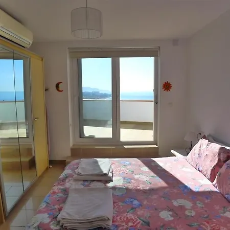 Villa Opp Beach Nerja, Costa Del Sol. Sleeps 12+ *