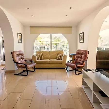 Opp Beach Nerja, Costa Del Sol. Sleeps 12+ * Nerja